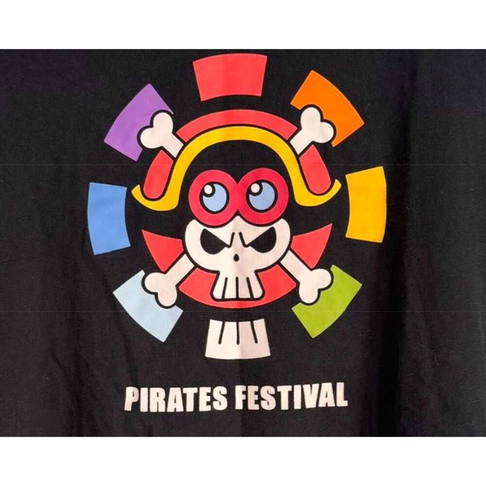 Uniqlo One Piece-Black T with rainbow Pirates Festival Logo-M